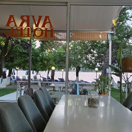 מלון Avra 3*