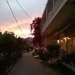 Hotel Avra 3*
