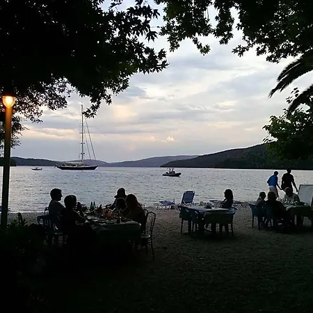 Hotel Avra 3*